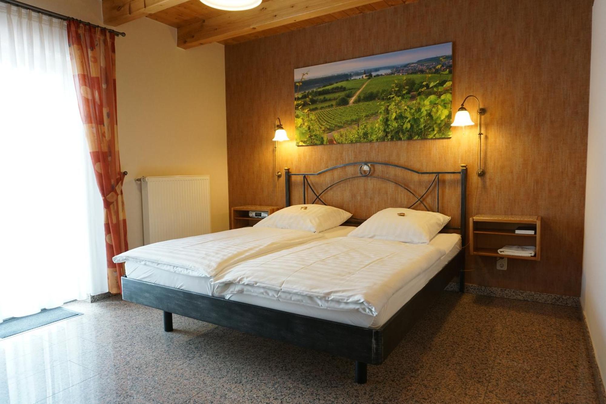 Weingut & Gaestehaus Julianenhof เนียร์ชไตน์ ภายนอก รูปภาพ